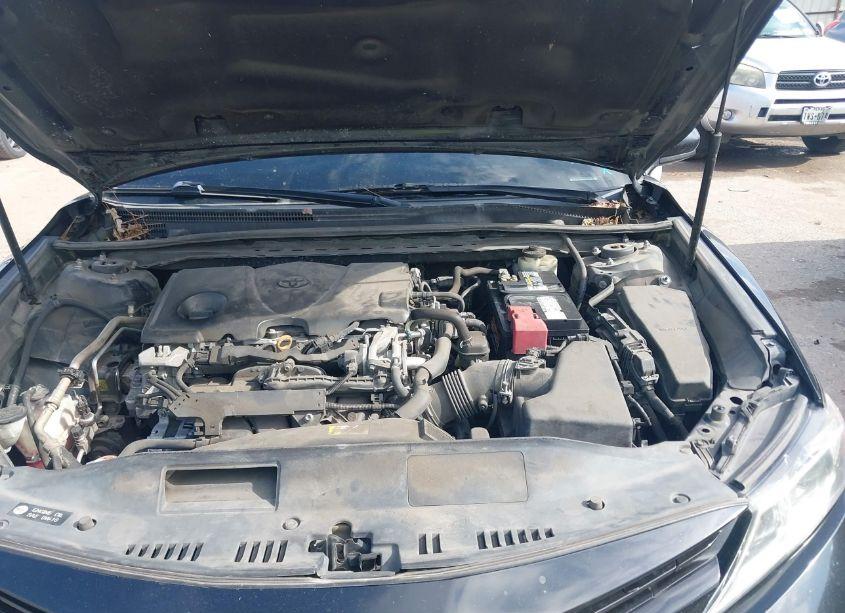 Photo 10 of 2018 Toyota Camry LE (VIN 4T1B11HK6JU611786)