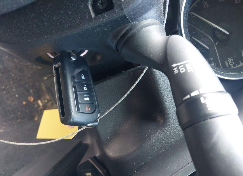 Photo 11 of 2018 Toyota Camry LE (VIN 4T1B11HK6JU611786)