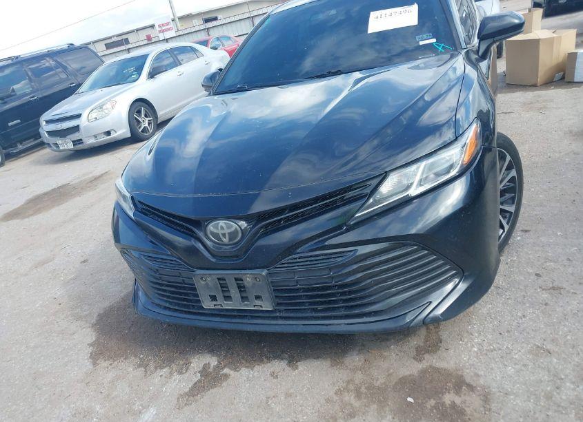 Photo 12 of 2018 Toyota Camry LE (VIN 4T1B11HK6JU611786)