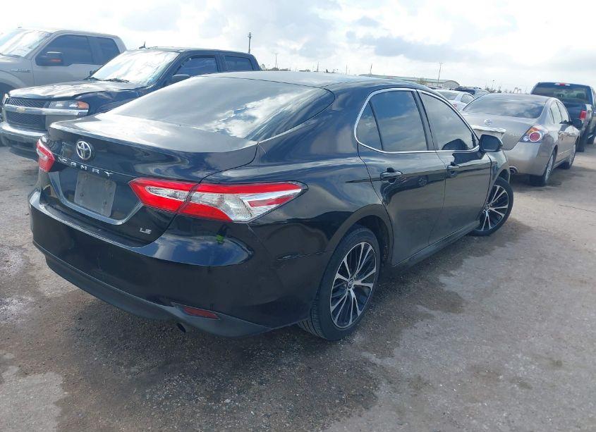 Photo 4 of 2018 Toyota Camry LE (VIN 4T1B11HK6JU611786)