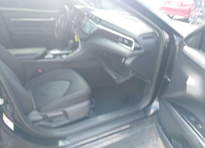 Photo 5 of 2018 Toyota Camry LE (VIN 4T1B11HK6JU611786)