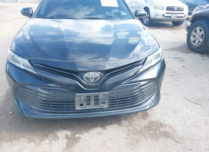 Photo 6 of 2018 Toyota Camry LE (VIN 4T1B11HK6JU611786)