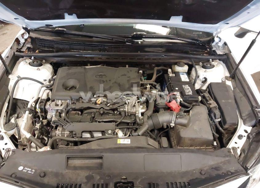 Photo 10 of 2018 Toyota Camry LE (VIN 4T1B11HK6JU612629)