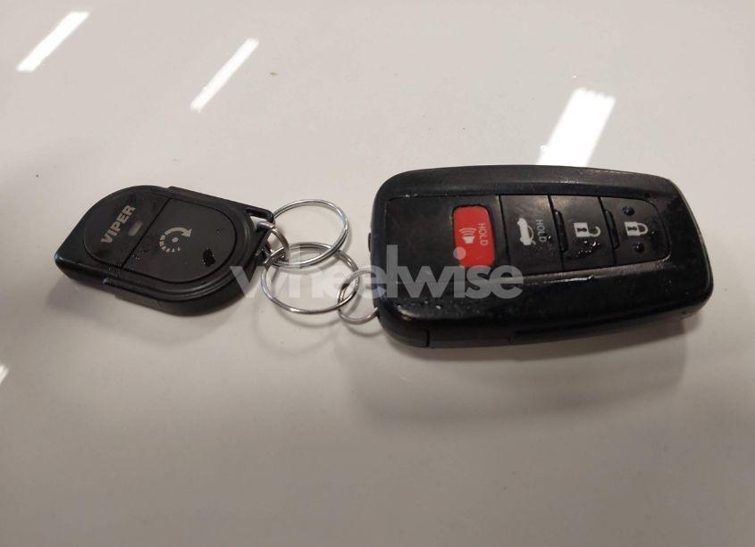 Photo 11 of 2018 Toyota Camry LE (VIN 4T1B11HK6JU612629)