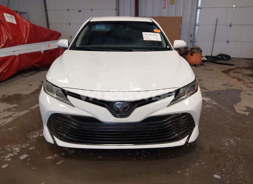 Photo 12 of 2018 Toyota Camry LE (VIN 4T1B11HK6JU612629)