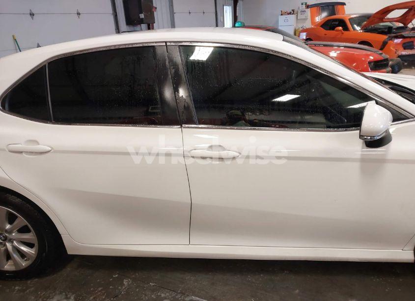 Photo 13 of 2018 Toyota Camry LE (VIN 4T1B11HK6JU612629)