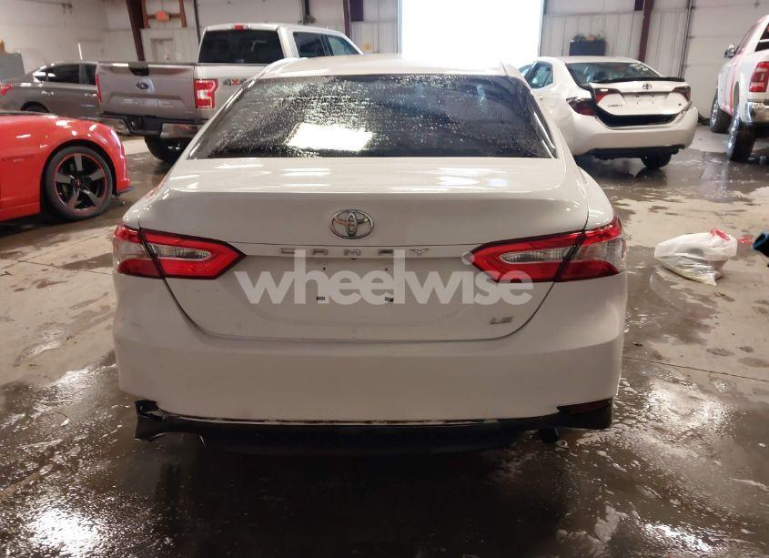 Photo 16 of 2018 Toyota Camry LE (VIN 4T1B11HK6JU612629)