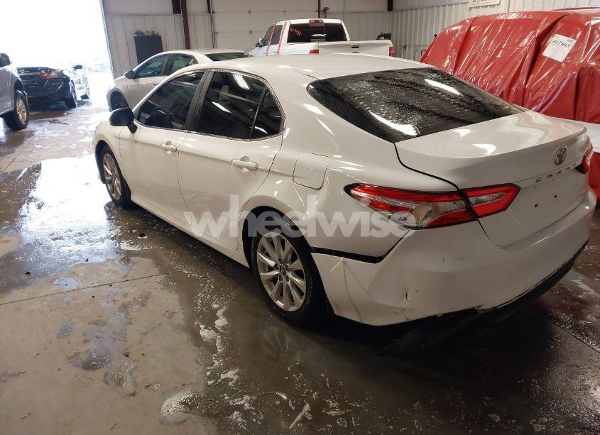 Photo 3 of 2018 Toyota Camry LE (VIN 4T1B11HK6JU612629)