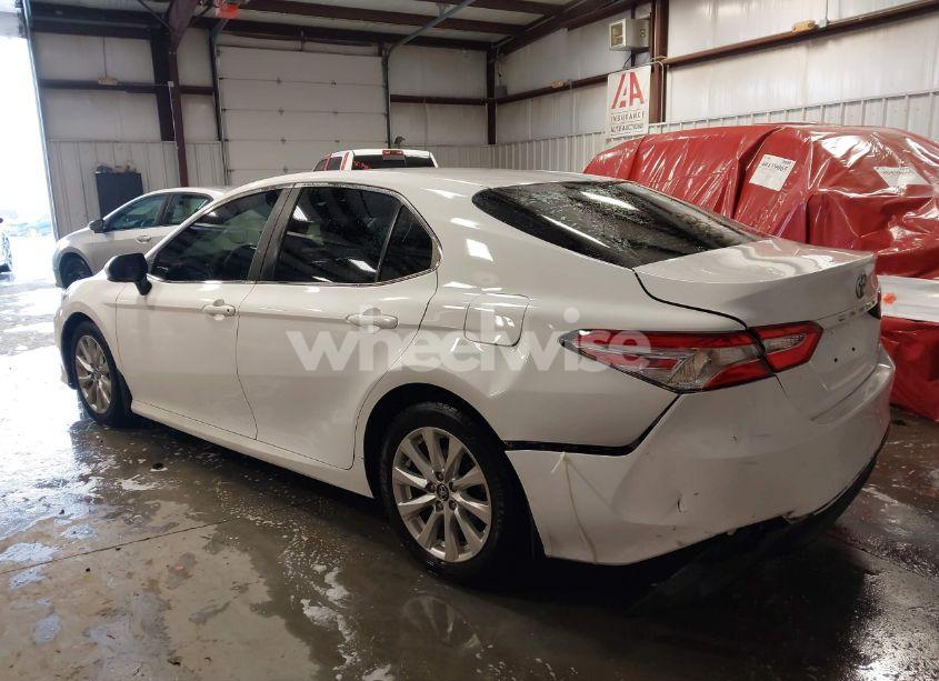 Photo 6 of 2018 Toyota Camry LE (VIN 4T1B11HK6JU612629)