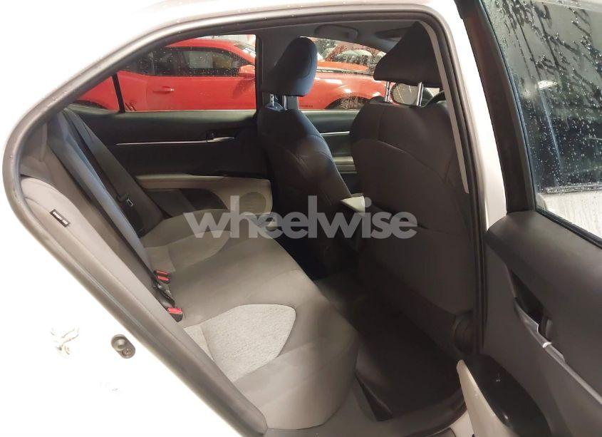 Photo 8 of 2018 Toyota Camry LE (VIN 4T1B11HK6JU612629)