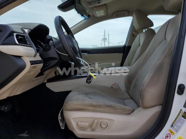 Photo 11 of 2018 TOYOTA CAMRY L (VIN 4T1B11HK6JU619824)