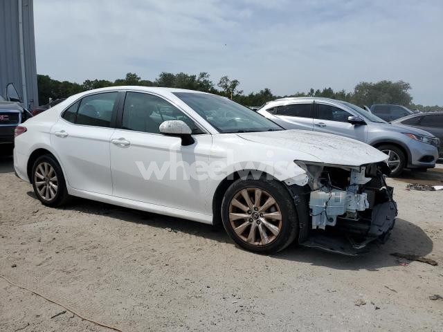 Photo 9 of 2018 TOYOTA CAMRY L (VIN 4T1B11HK6JU619824)
