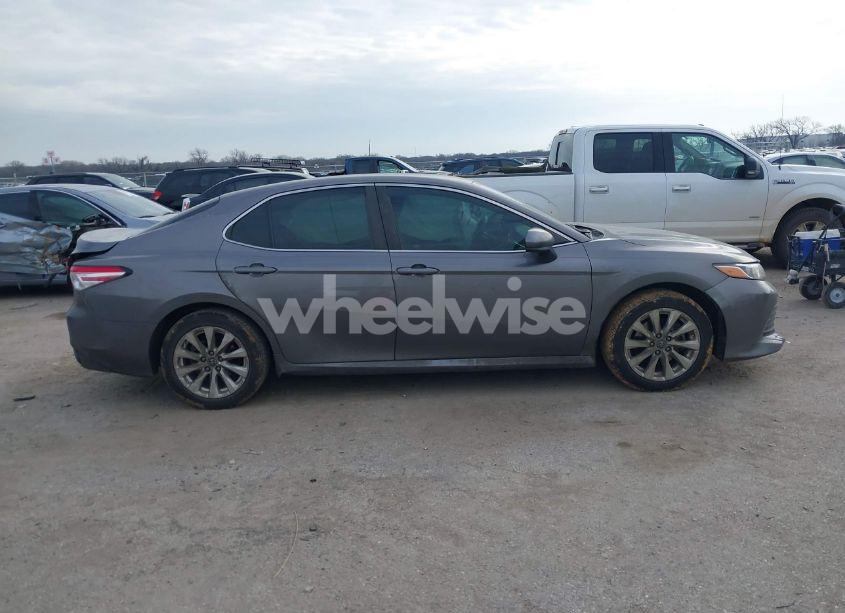 Photo 13 of 2018 Toyota Camry LE (VIN 4T1B11HK6JU628684)