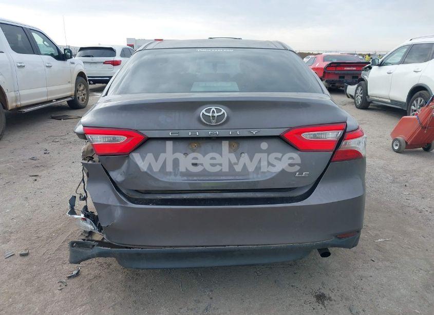 Photo 16 of 2018 Toyota Camry LE (VIN 4T1B11HK6JU628684)