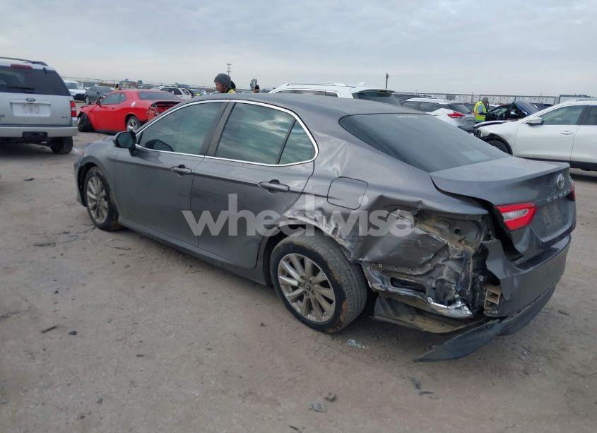 Photo 3 of 2018 Toyota Camry LE (VIN 4T1B11HK6JU628684)