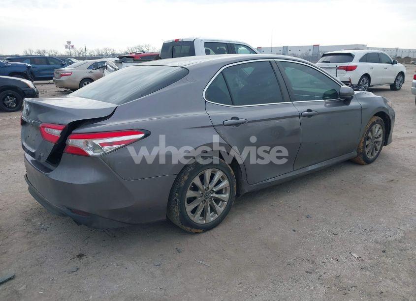 Photo 4 of 2018 Toyota Camry LE (VIN 4T1B11HK6JU628684)