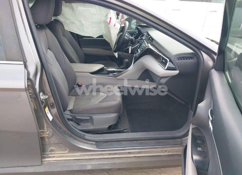 Photo 5 of 2018 Toyota Camry LE (VIN 4T1B11HK6JU628684)