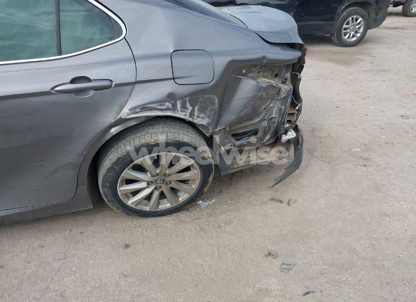 Photo 6 of 2018 Toyota Camry LE (VIN 4T1B11HK6JU628684)