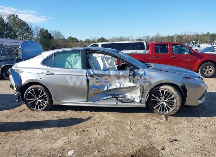 Photo 12 of 2018 Toyota Camry SE (VIN 4T1B11HK6JU634047)