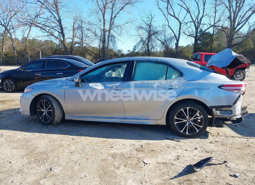 Photo 13 of 2018 Toyota Camry SE (VIN 4T1B11HK6JU634047)