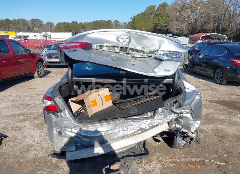 Photo 15 of 2018 Toyota Camry SE (VIN 4T1B11HK6JU634047)