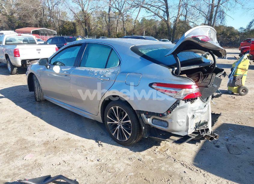 Photo 3 of 2018 Toyota Camry SE (VIN 4T1B11HK6JU634047)