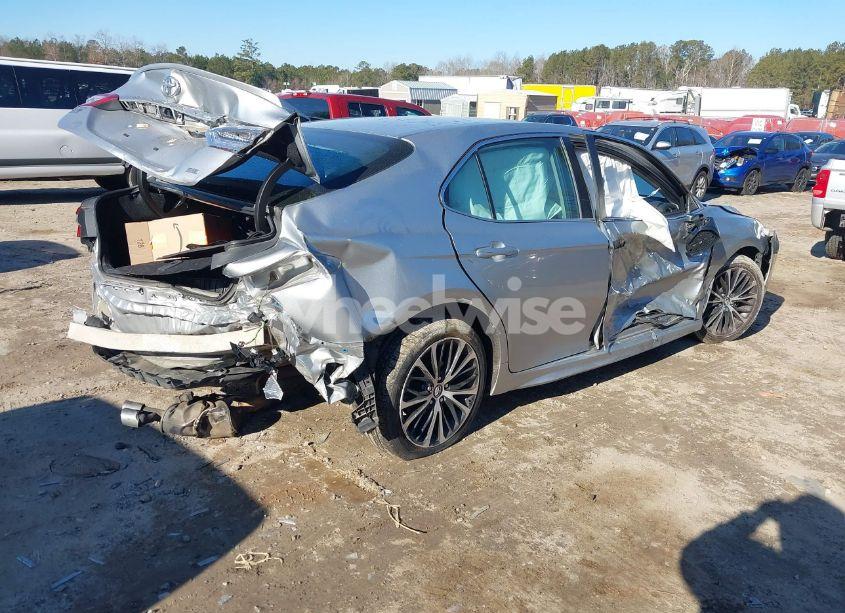 Photo 4 of 2018 Toyota Camry SE (VIN 4T1B11HK6JU634047)