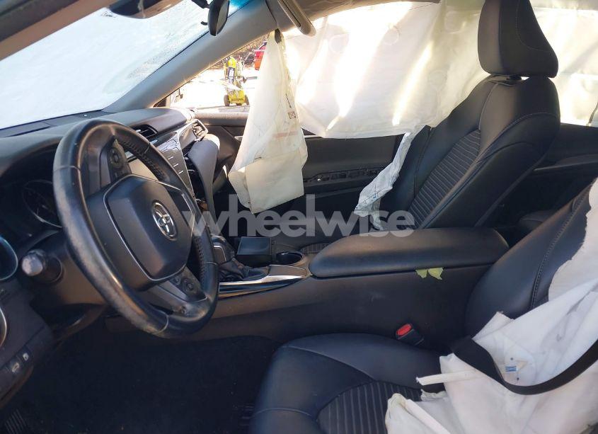 Photo 5 of 2018 Toyota Camry SE (VIN 4T1B11HK6JU634047)