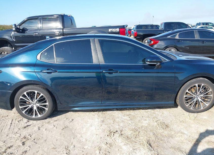 Photo 12 of 2018 Toyota Camry SE (VIN 4T1B11HK6JU640172)