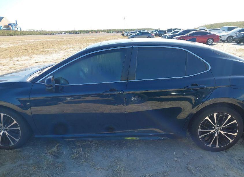 Photo 13 of 2018 Toyota Camry SE (VIN 4T1B11HK6JU640172)