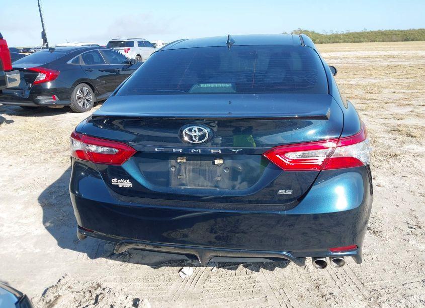 Photo 15 of 2018 Toyota Camry SE (VIN 4T1B11HK6JU640172)