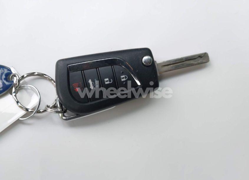 Photo 11 of 2018 Toyota Camry LE (VIN 4T1B11HK6JU641600)