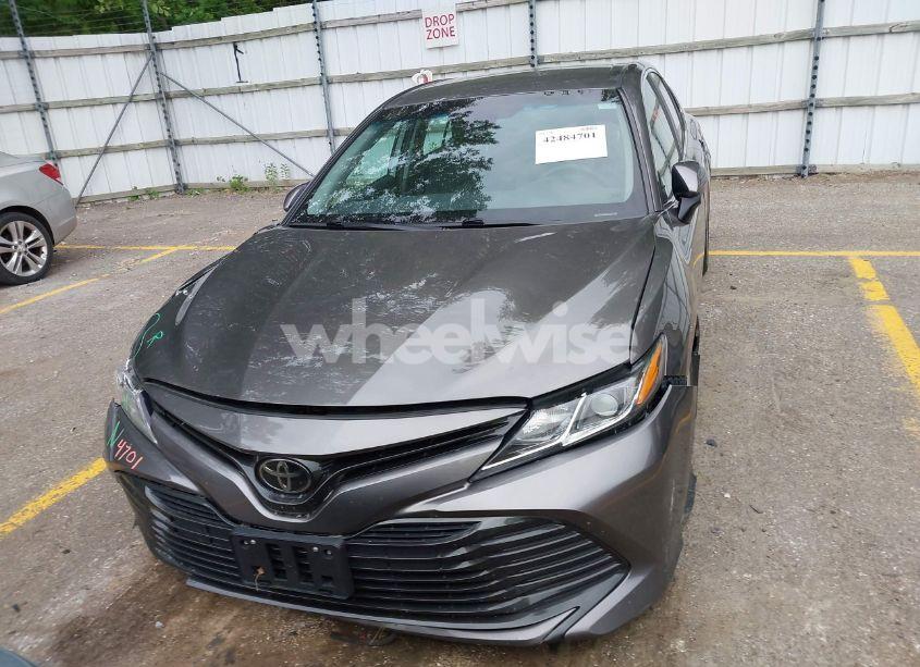 Photo 12 of 2018 Toyota Camry LE (VIN 4T1B11HK6JU641600)