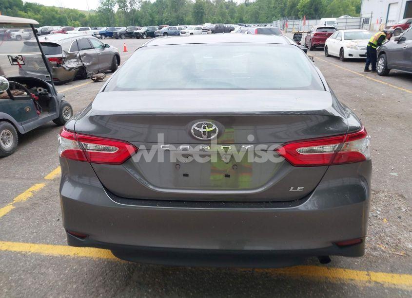 Photo 16 of 2018 Toyota Camry LE (VIN 4T1B11HK6JU641600)