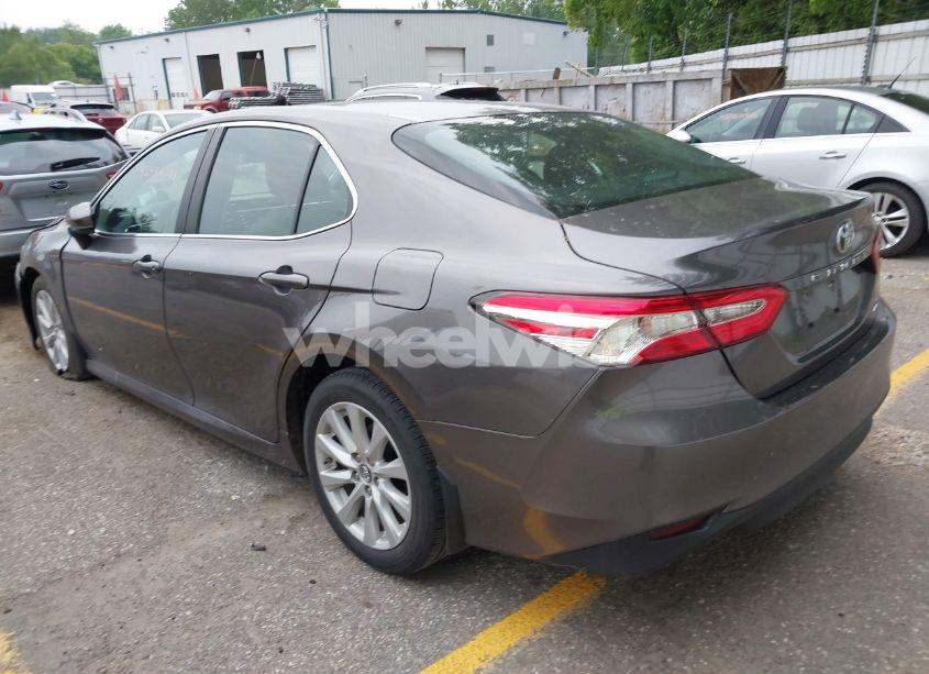 Photo 3 of 2018 Toyota Camry LE (VIN 4T1B11HK6JU641600)