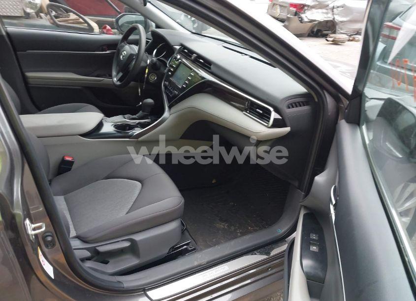 Photo 5 of 2018 Toyota Camry LE (VIN 4T1B11HK6JU641600)