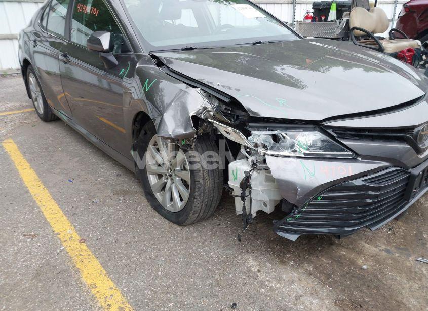 Photo 6 of 2018 Toyota Camry LE (VIN 4T1B11HK6JU641600)