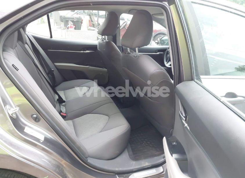 Photo 8 of 2018 Toyota Camry LE (VIN 4T1B11HK6JU641600)