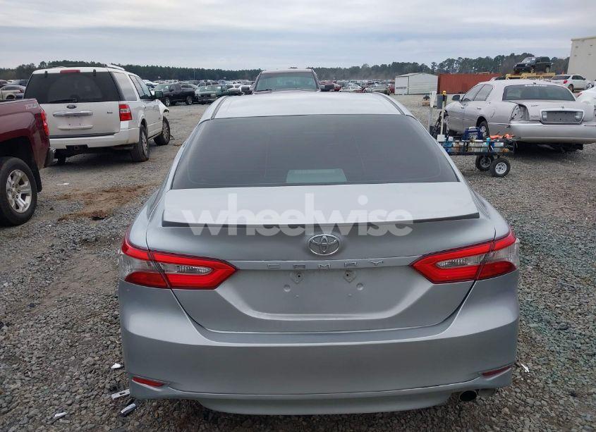 Photo 16 of 2018 Toyota Camry SE (VIN 4T1B11HK6JU644304)