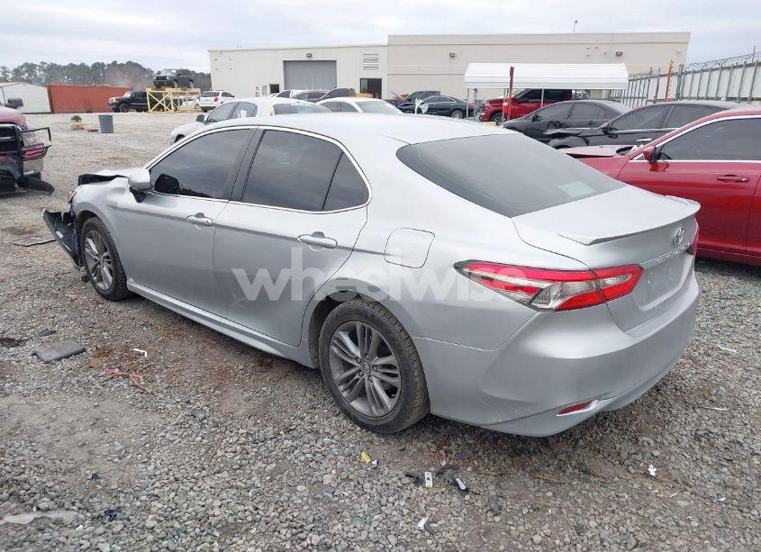 Photo 3 of 2018 Toyota Camry SE (VIN 4T1B11HK6JU644304)