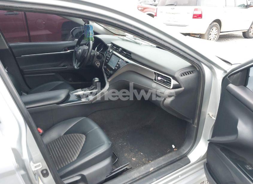 Photo 5 of 2018 Toyota Camry SE (VIN 4T1B11HK6JU644304)