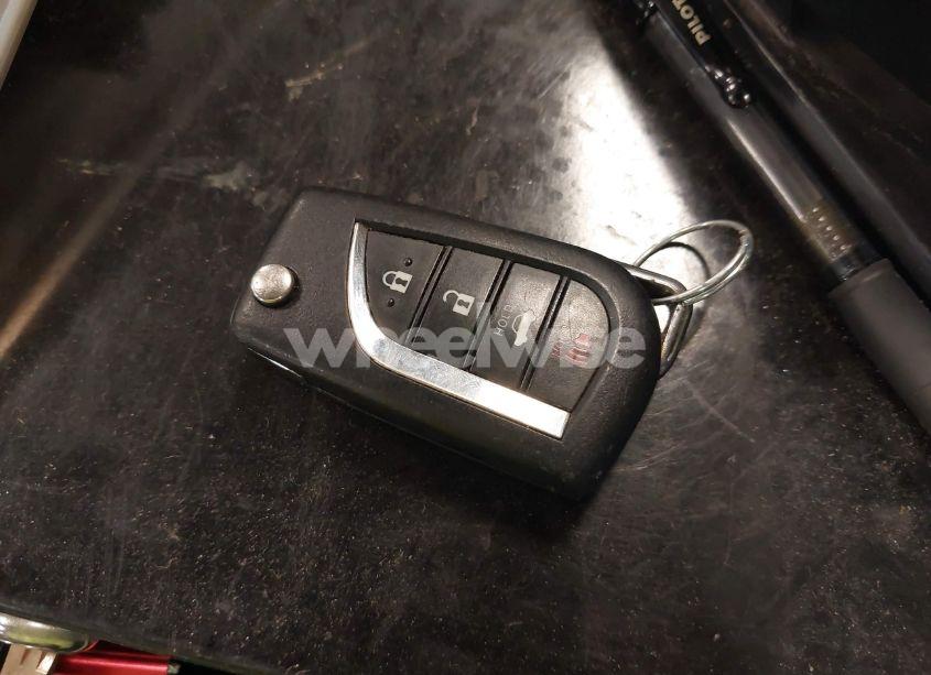 Photo 11 of 2018 Toyota Camry SE (VIN 4T1B11HK6JU644576)