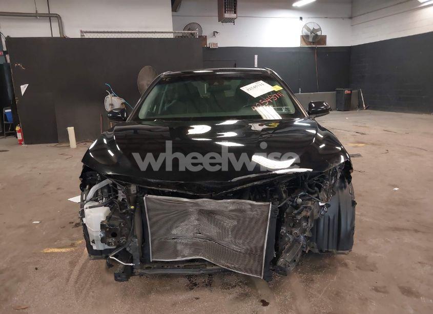 Photo 13 of 2018 Toyota Camry SE (VIN 4T1B11HK6JU644576)