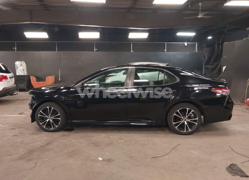 Photo 15 of 2018 Toyota Camry SE (VIN 4T1B11HK6JU644576)