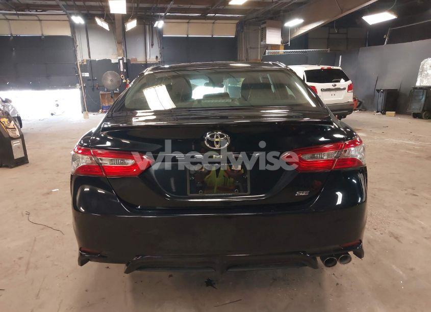 Photo 17 of 2018 Toyota Camry SE (VIN 4T1B11HK6JU644576)