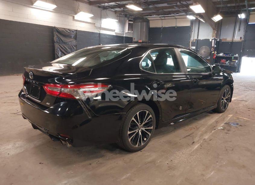 Photo 4 of 2018 Toyota Camry SE (VIN 4T1B11HK6JU644576)
