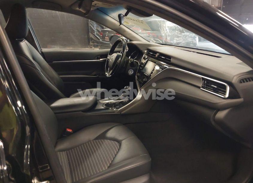 Photo 5 of 2018 Toyota Camry SE (VIN 4T1B11HK6JU644576)