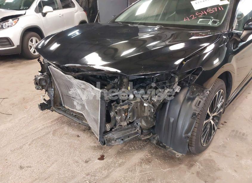 Photo 6 of 2018 Toyota Camry SE (VIN 4T1B11HK6JU644576)