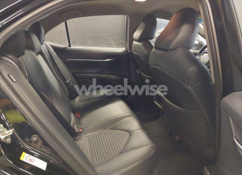 Photo 8 of 2018 Toyota Camry SE (VIN 4T1B11HK6JU644576)