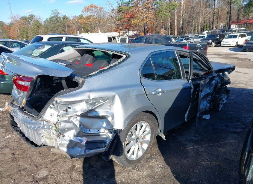 Photo 4 of 2018 Toyota Camry LE (VIN 4T1B11HK6JU650331)